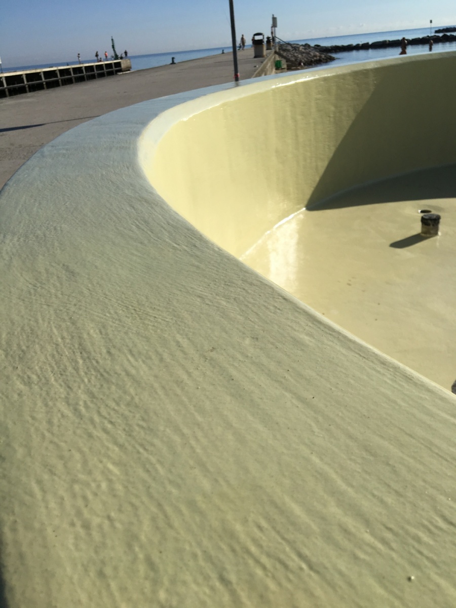 Impermeabilizzazione fontana con ciclo osmotico strutturale,igrotan fino ,finitura poliuretanica ,bordo esterno in cemento armato trattato con finitura trasparente Dry Protect/P progetto romagnaresine